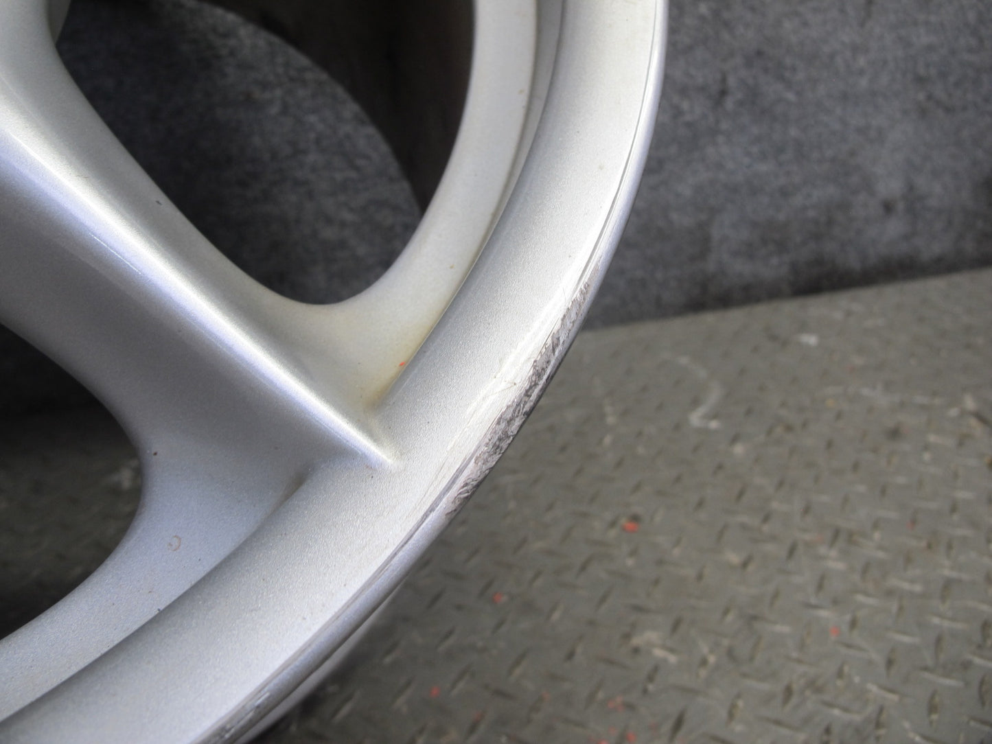 2002-2005 Porsche 911 996 Rear Factory R18 18" Alloy Wheel Rim 18x10J ET65