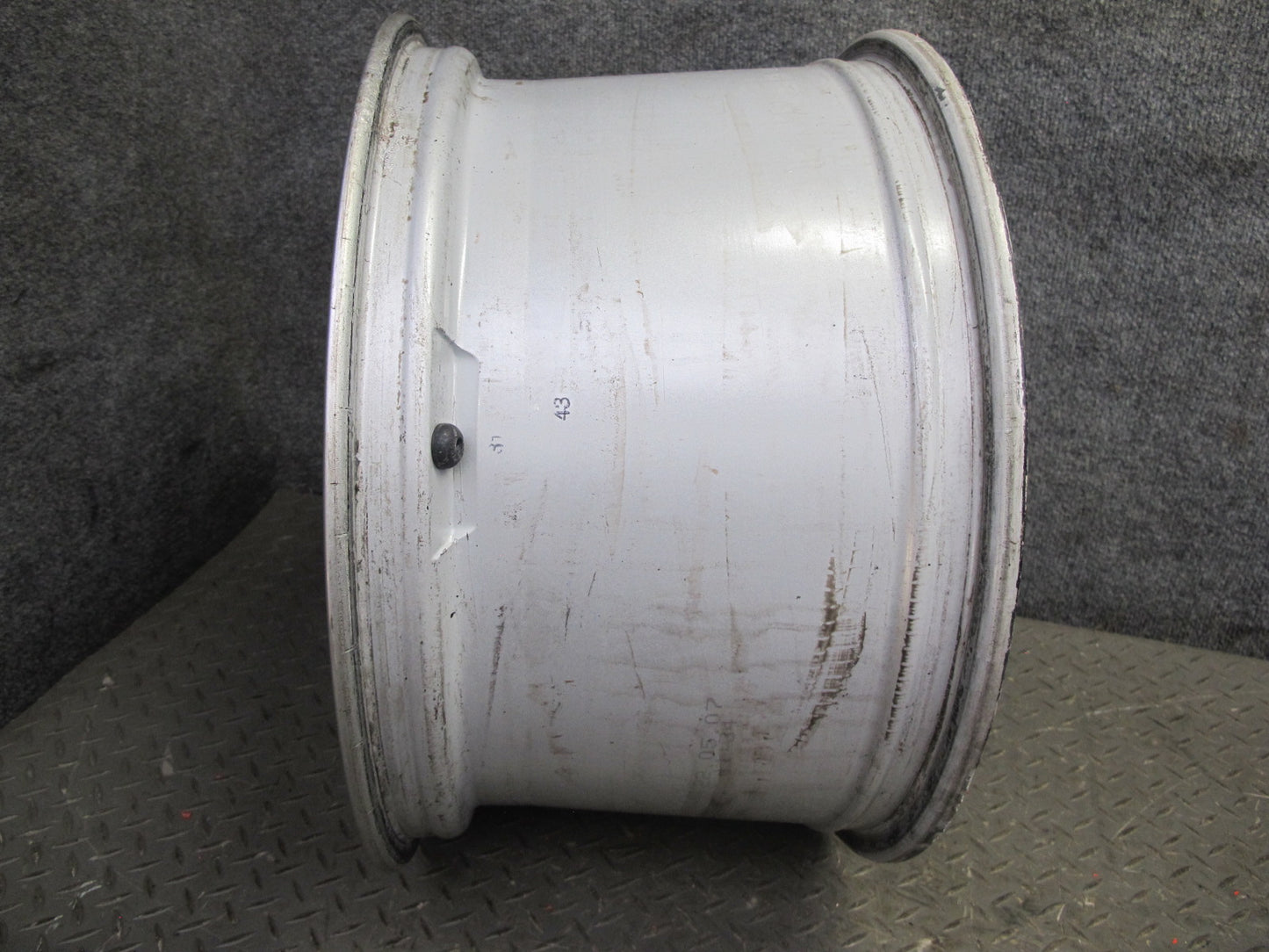 2002-2005 Porsche 911 996 Rear Factory R18 18" Alloy Wheel Rim 18x10J ET65