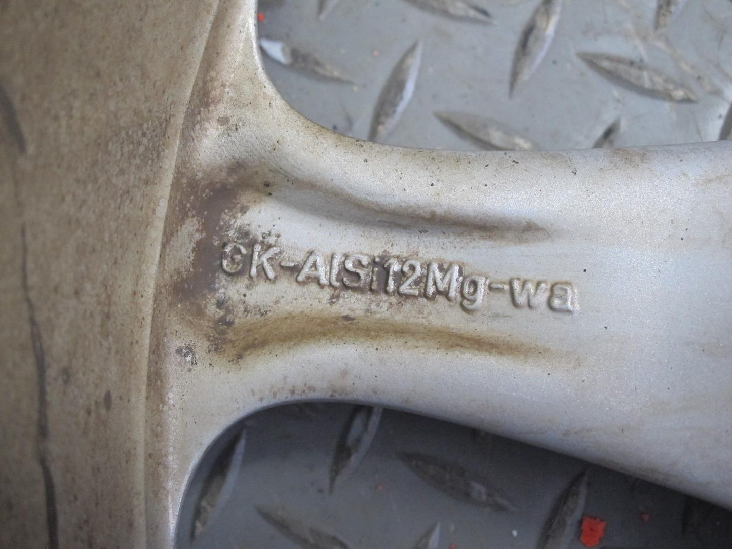 2002-2005 Porsche 911 996 Rear Factory R18 18" Alloy Wheel Rim 18x10J ET65