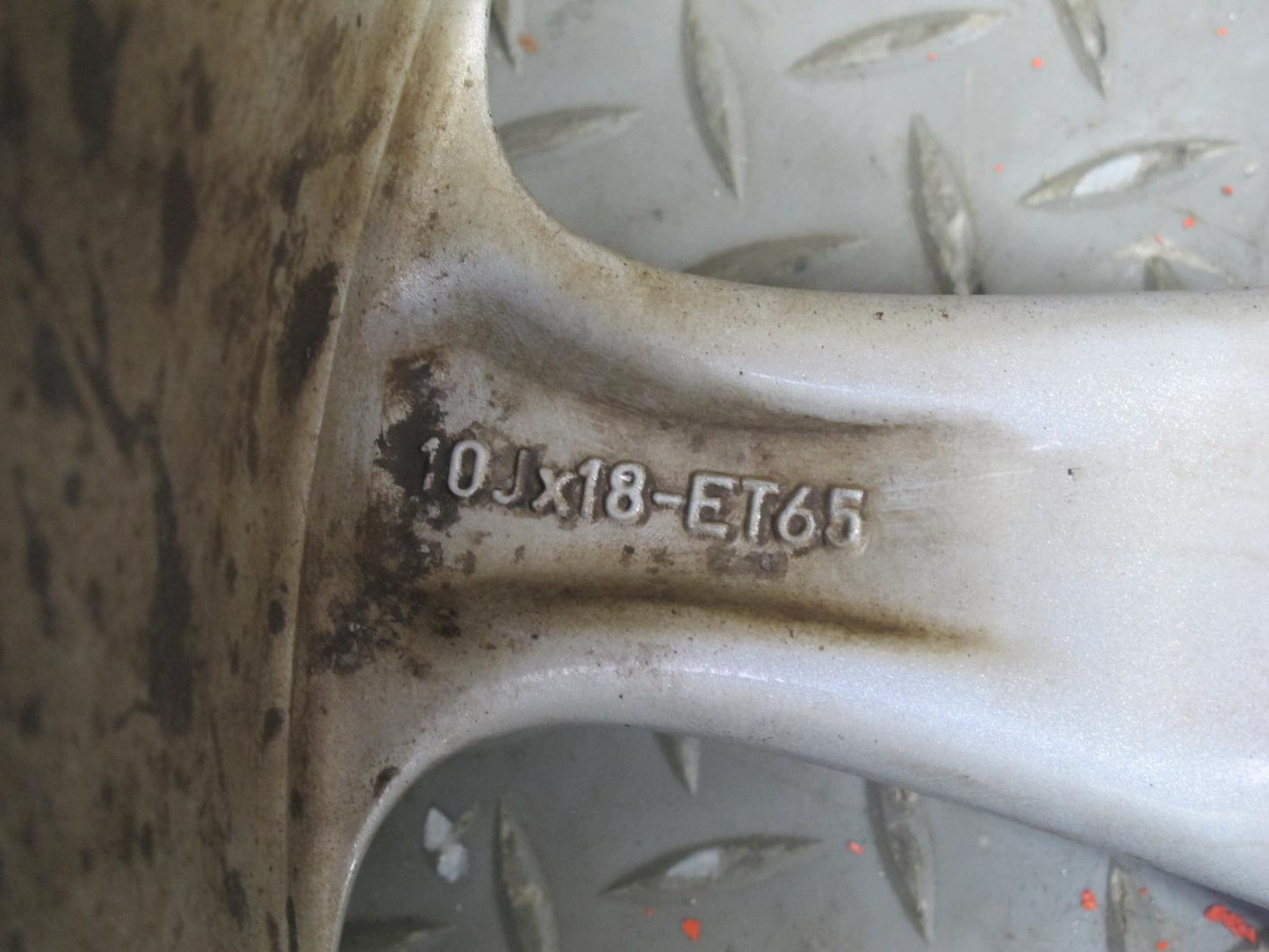 2002-2005 Porsche 911 996 Rear Factory R18 18" Alloy Wheel Rim 18x10J ET65