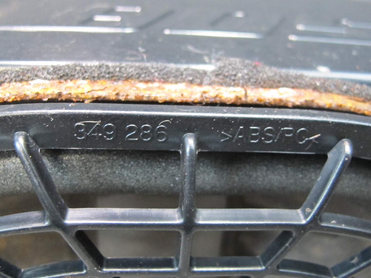 1999-2005 Porsche 911 996 Convertible Bose Subwoofer Speaker Box 99664556700