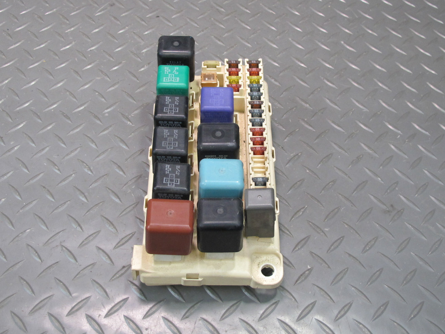 04-06 Lexus UCF30L LS430 Power Distribution Fuse Relay Junction Box Module OEM