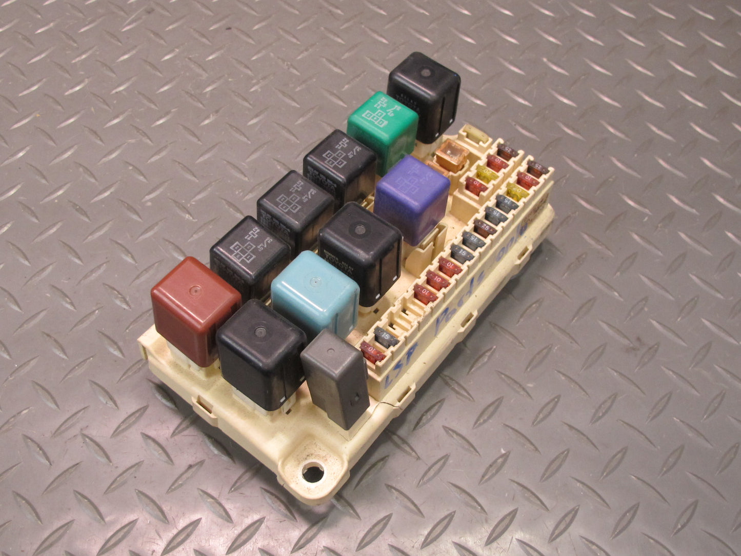 04-06 Lexus UCF30L LS430 Power Distribution Fuse Relay Junction Box Module OEM