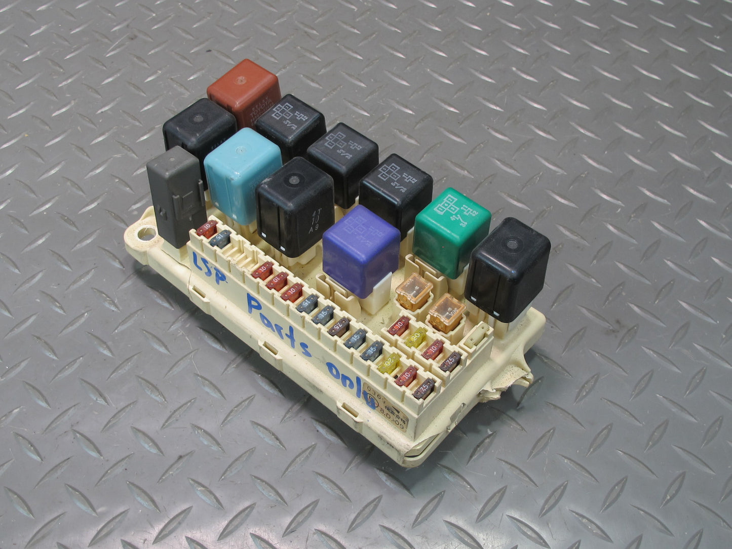 04-06 Lexus UCF30L LS430 Power Distribution Fuse Relay Junction Box Module OEM