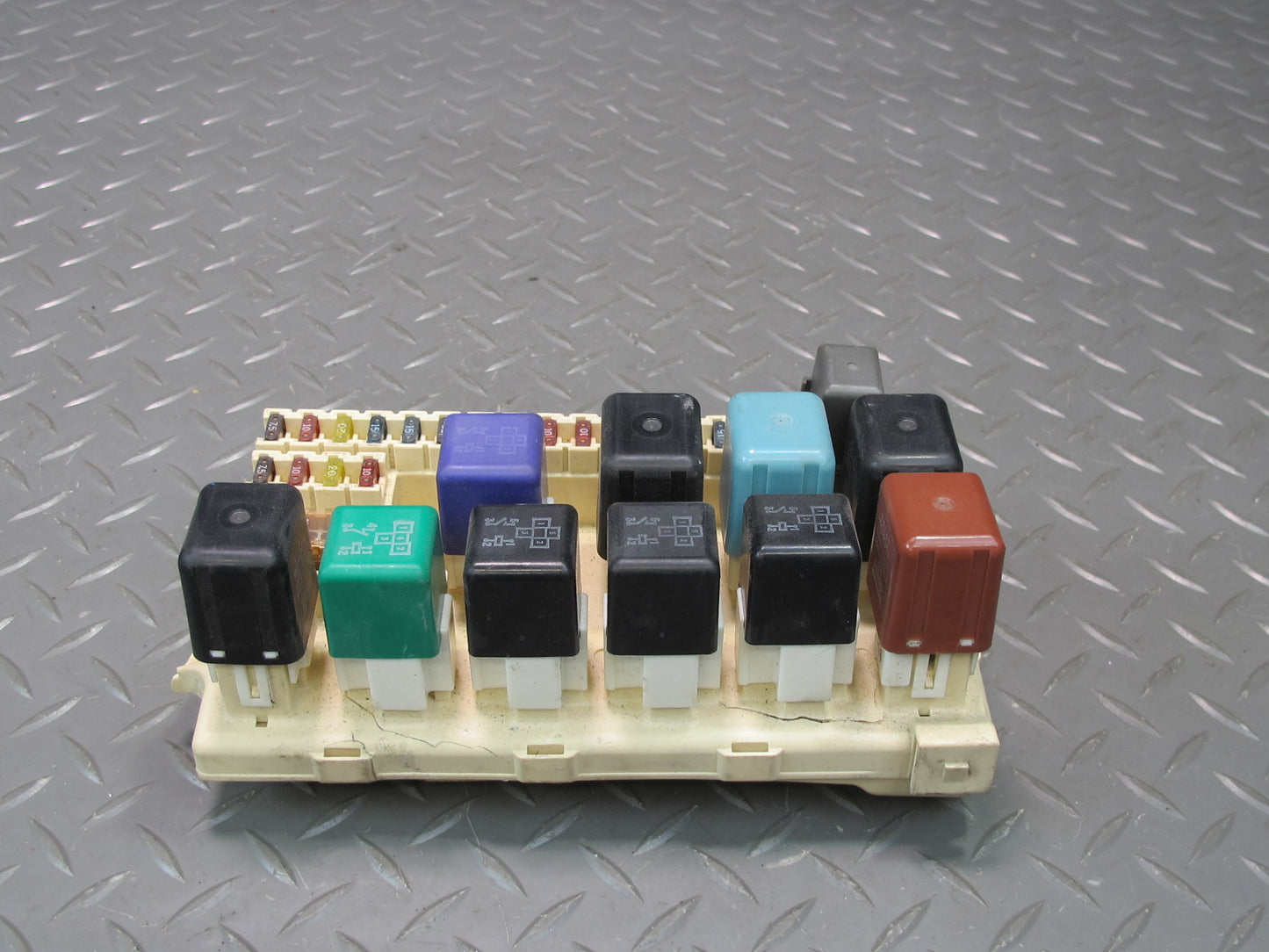 04-06 Lexus UCF30L LS430 Power Distribution Fuse Relay Junction Box Module OEM