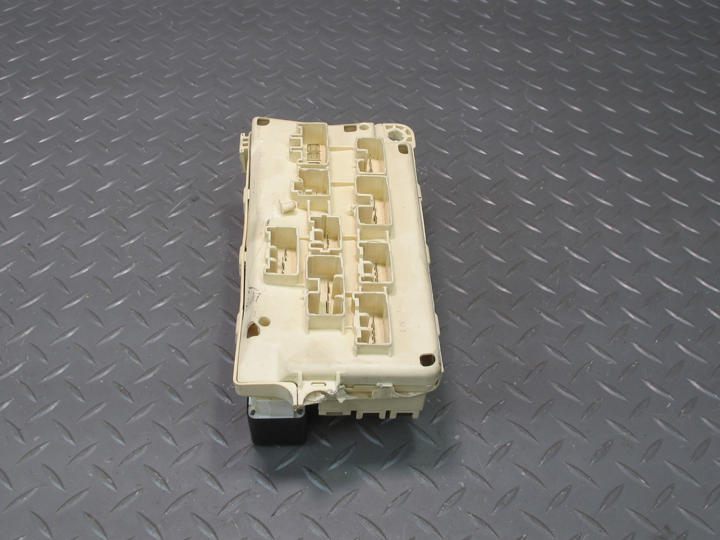 04-06 Lexus UCF30L LS430 Power Distribution Fuse Relay Junction Box Module OEM