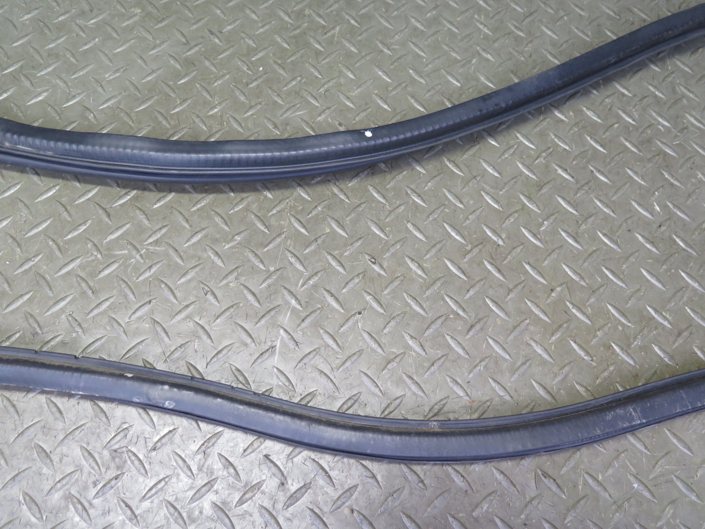 92-00 Lexus JZZ31L SC400 SC300 Front Right Door Weatherstrip Rubber Seal OEM