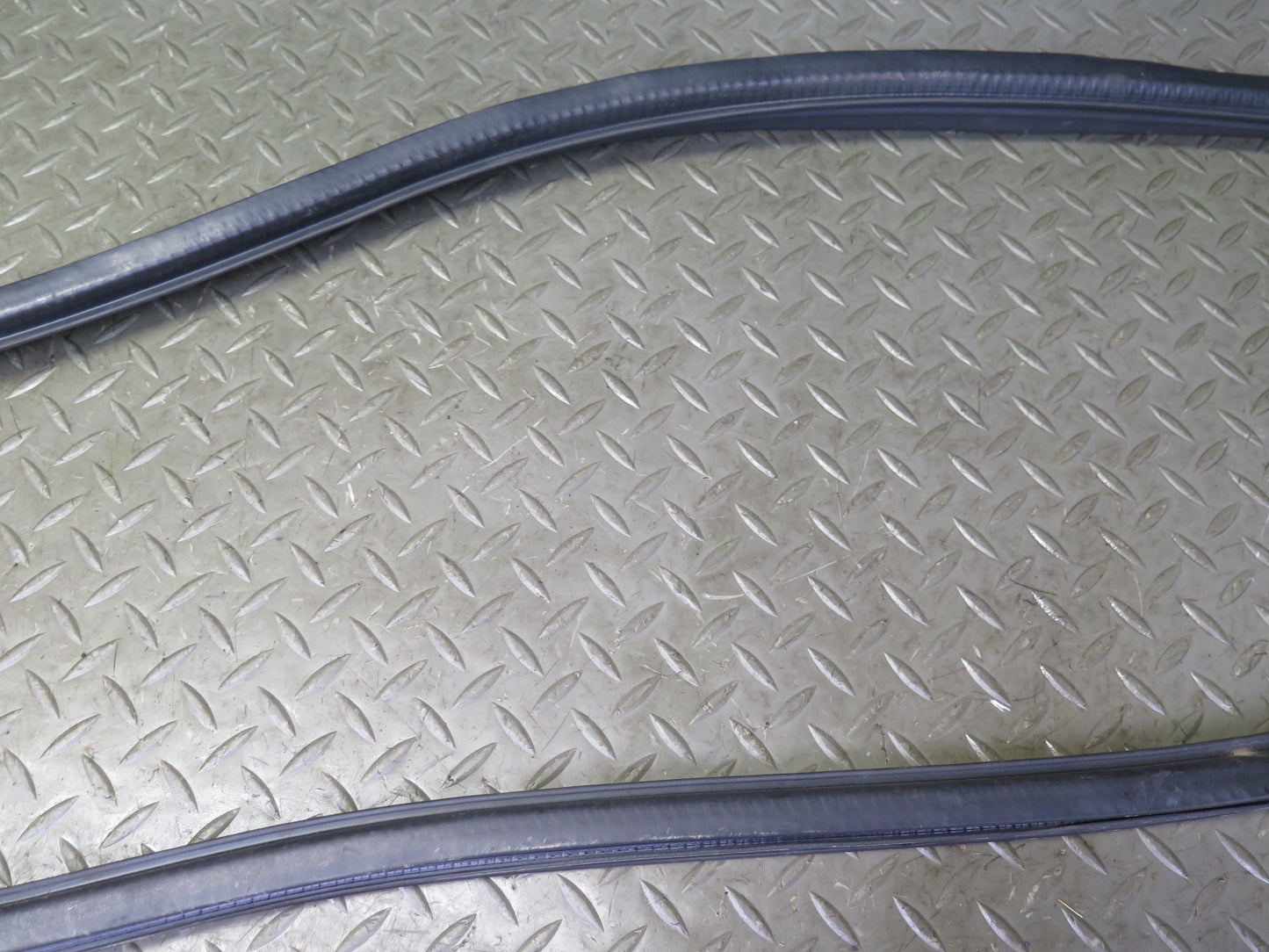 92-00 Lexus JZZ31L SC400 SC300 Front Right Door Weatherstrip Rubber Seal OEM