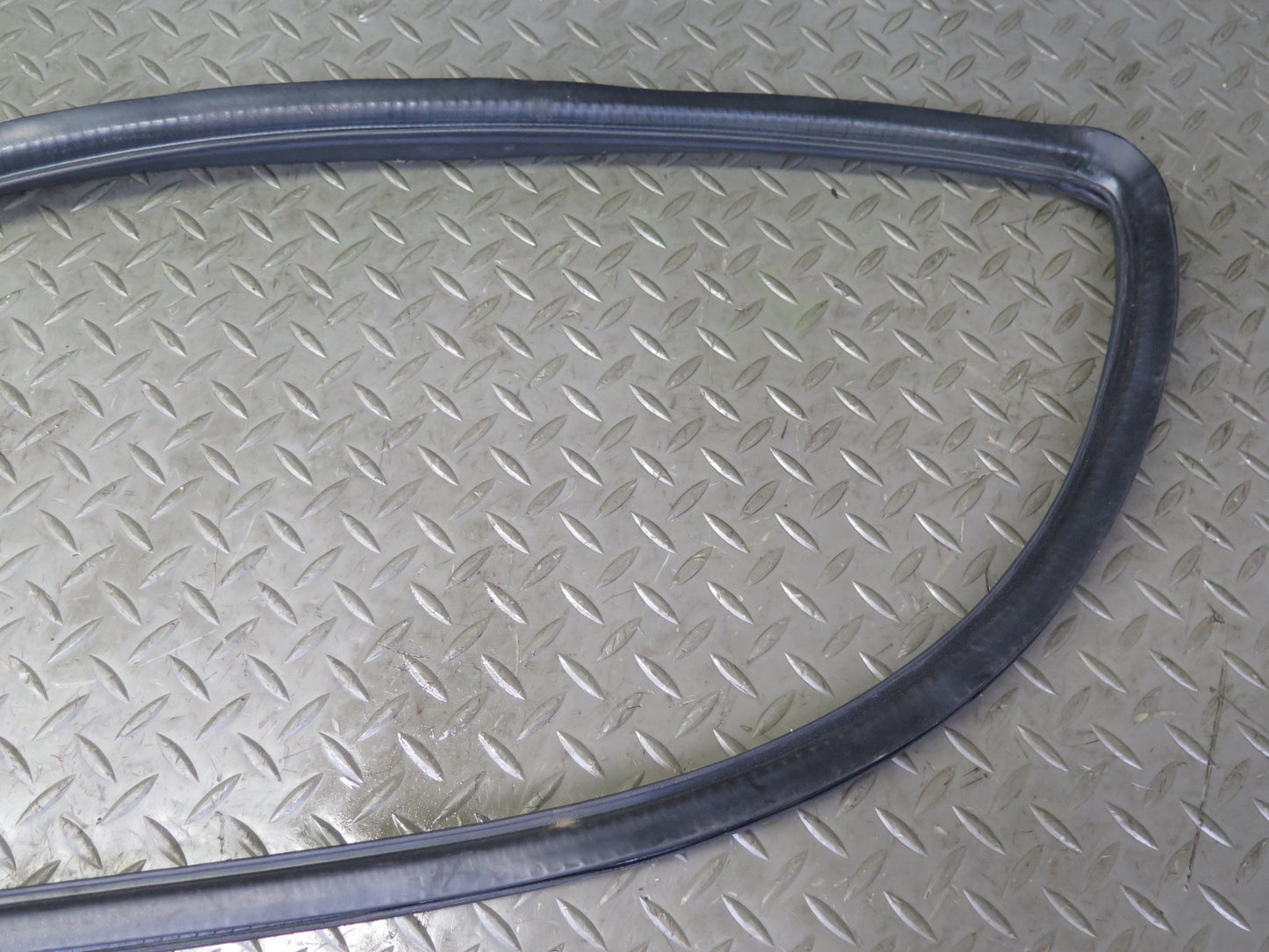 92-00 Lexus JZZ31L SC400 SC300 Front Right Door Weatherstrip Rubber Seal OEM