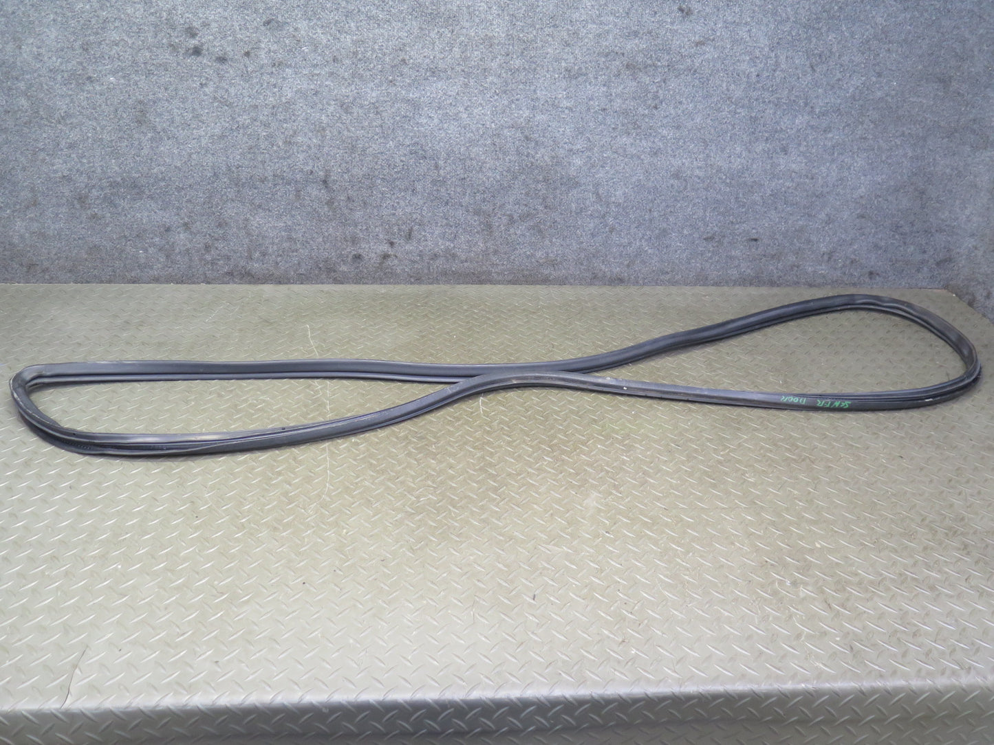 92-00 Lexus JZZ31L SC400 SC300 Front Right Door Weatherstrip Rubber Seal OEM