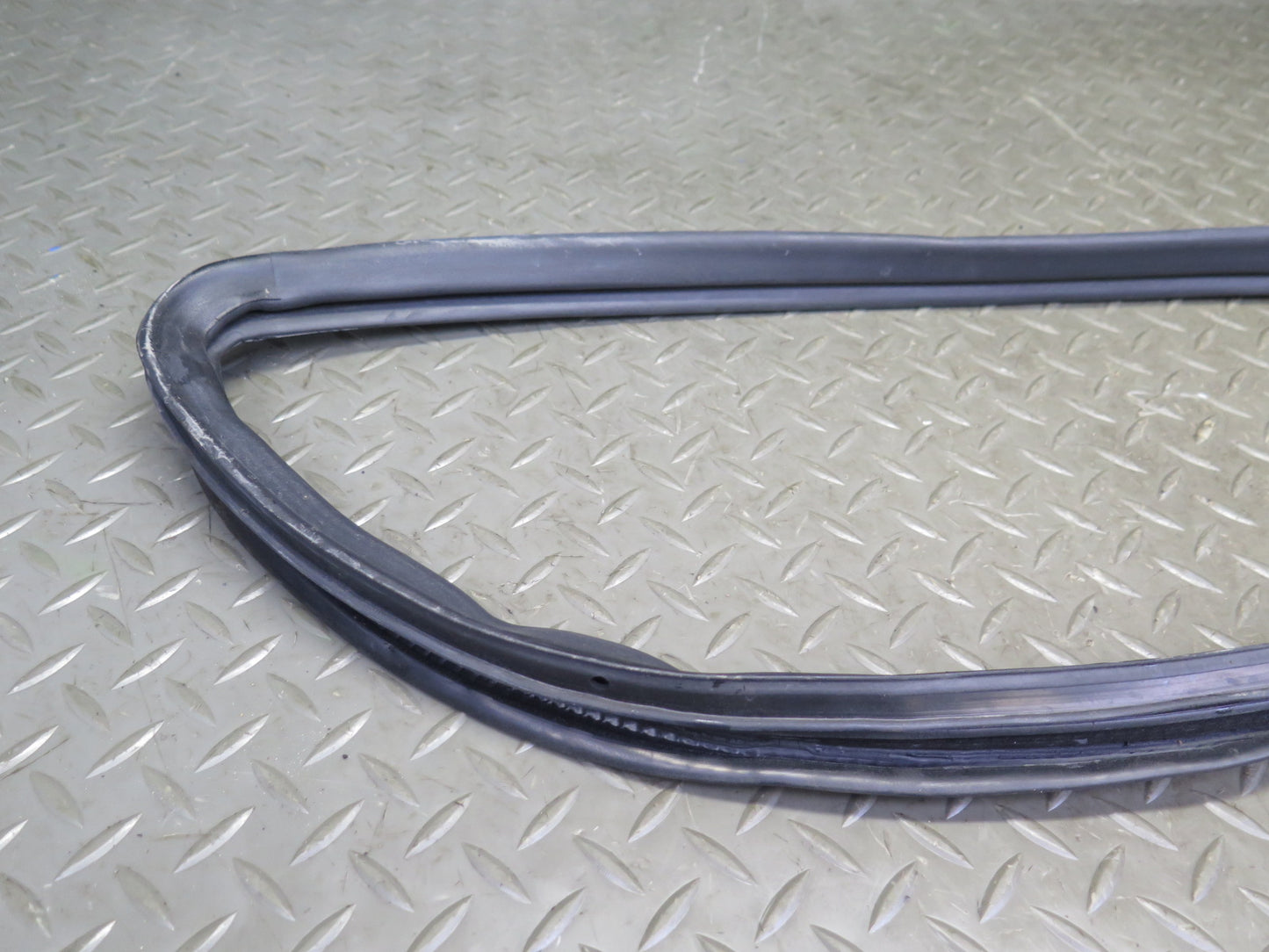 92-00 Lexus JZZ31L SC400 SC300 Front Right Door Weatherstrip Rubber Seal OEM