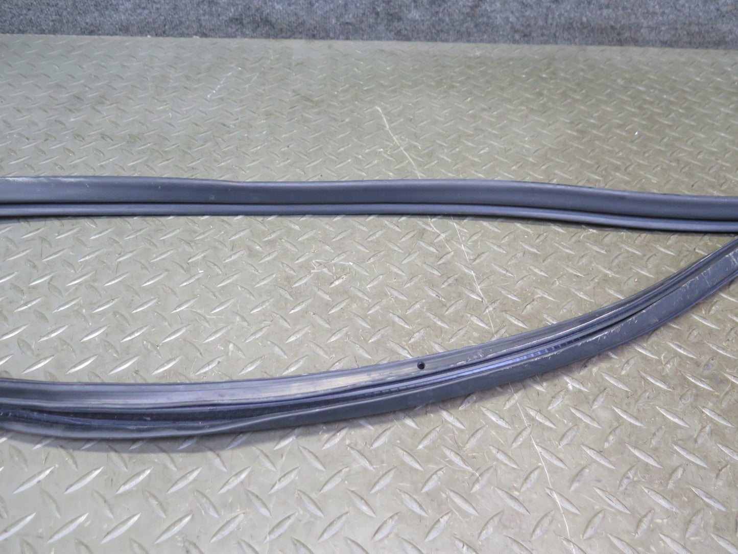 92-00 Lexus JZZ31L SC400 SC300 Front Right Door Weatherstrip Rubber Seal OEM