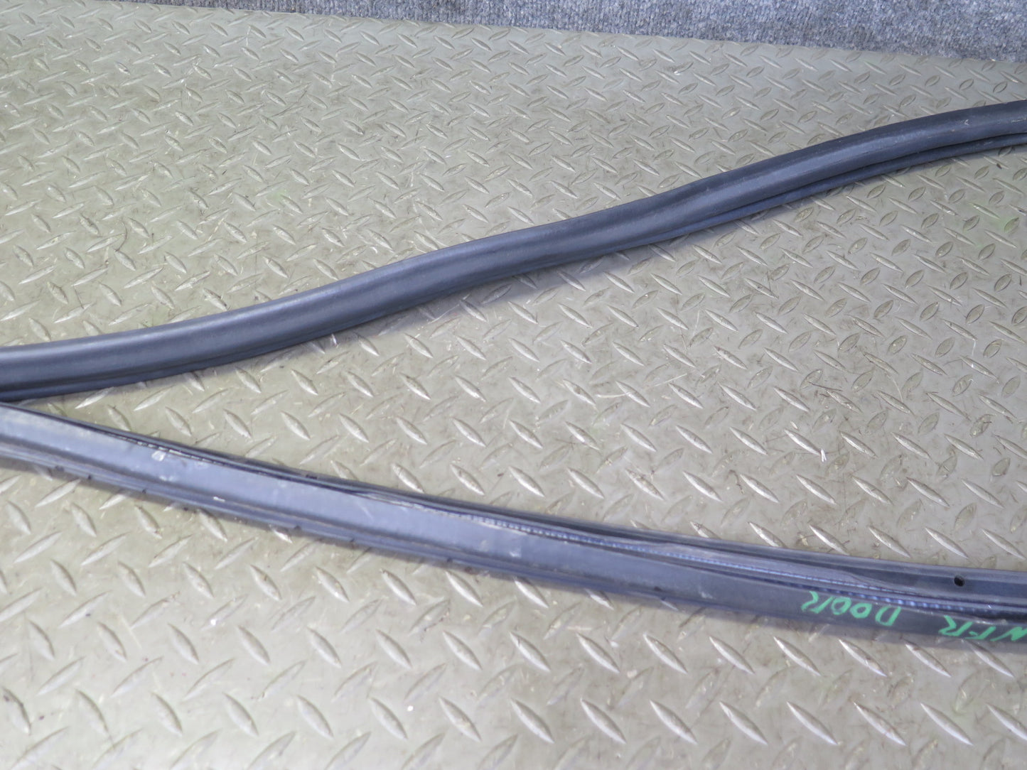92-00 Lexus JZZ31L SC400 SC300 Front Right Door Weatherstrip Rubber Seal OEM
