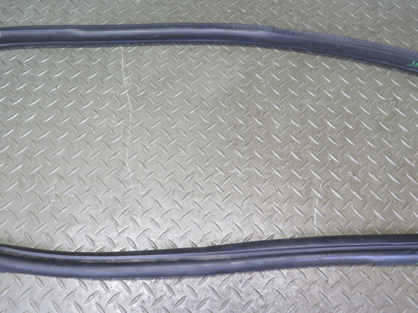 1999-2005 Porsche 911 996 Convertble Right Door Weatherstrip Rubber Seal Gasket