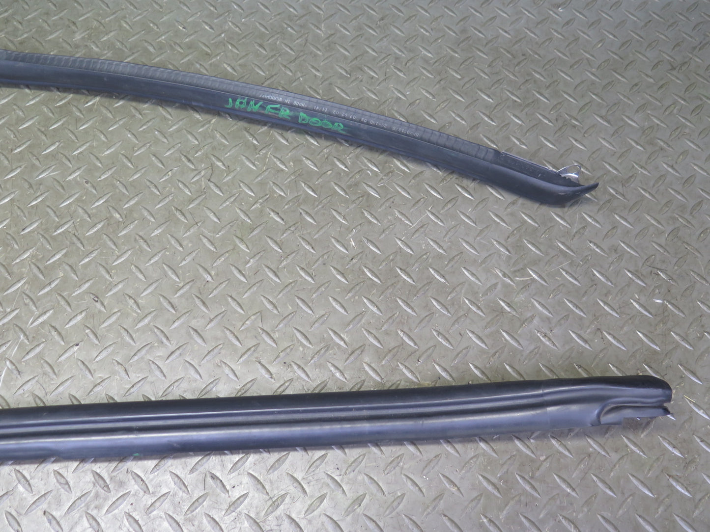 1999-2005 Porsche 911 996 Convertble Right Door Weatherstrip Rubber Seal Gasket