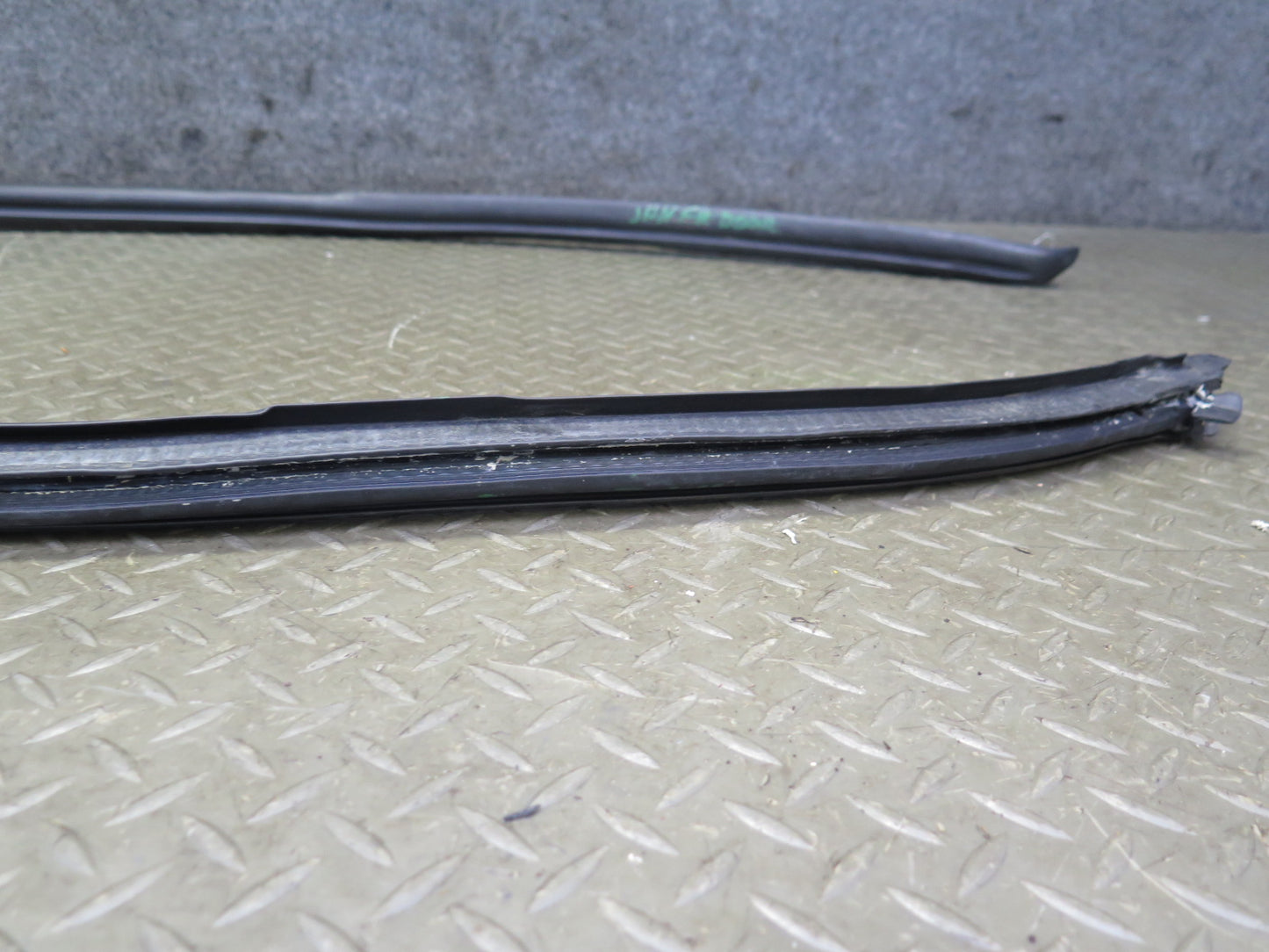 1999-2005 Porsche 911 996 Convertble Right Door Weatherstrip Rubber Seal Gasket