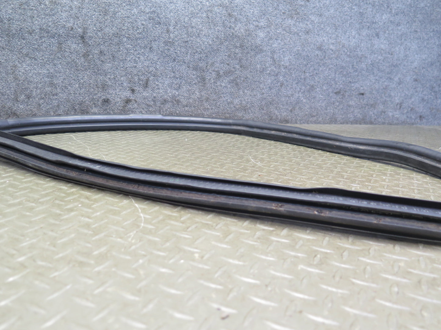 1999-2005 Porsche 911 996 Convertble Right Door Weatherstrip Rubber Seal Gasket