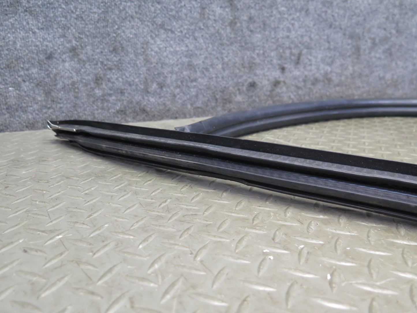 1999-2005 Porsche 911 996 Convertble Right Door Weatherstrip Rubber Seal Gasket