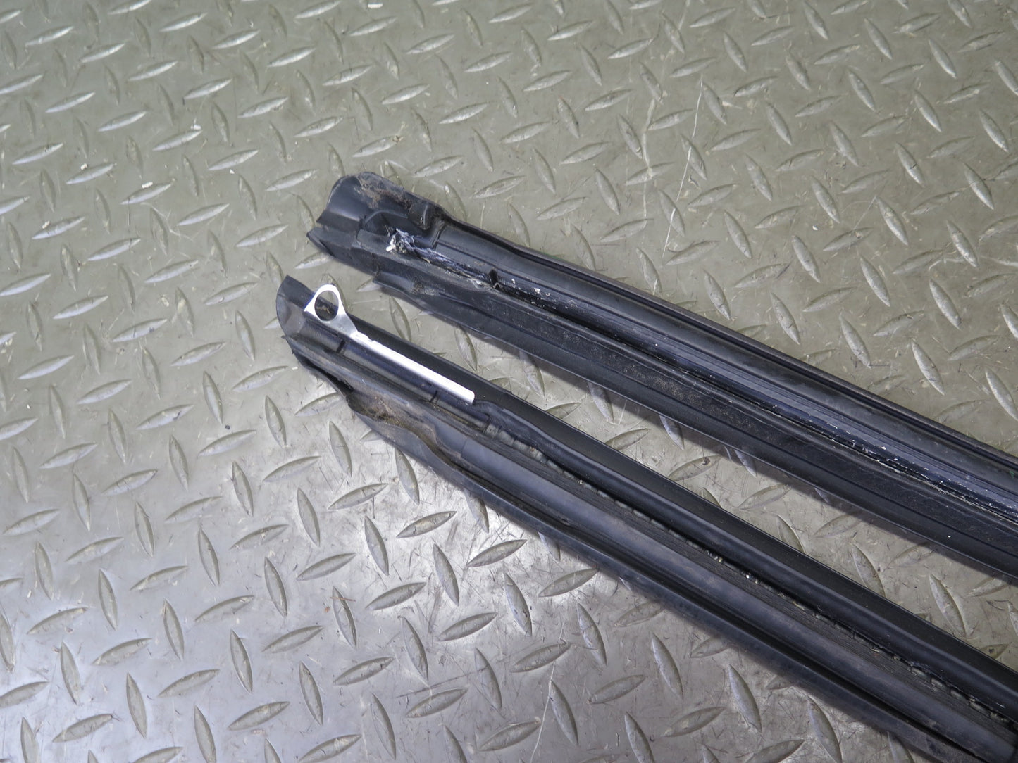 1999-2005 Porsche 911 996 Convertble Right Door Weatherstrip Rubber Seal Gasket