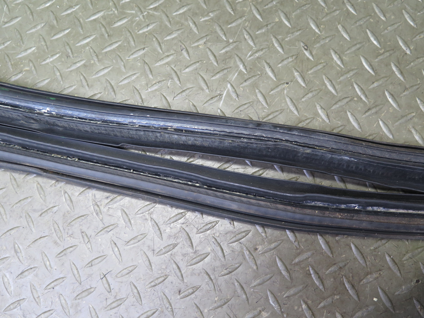 1999-2005 Porsche 911 996 Convertble Right Door Weatherstrip Rubber Seal Gasket