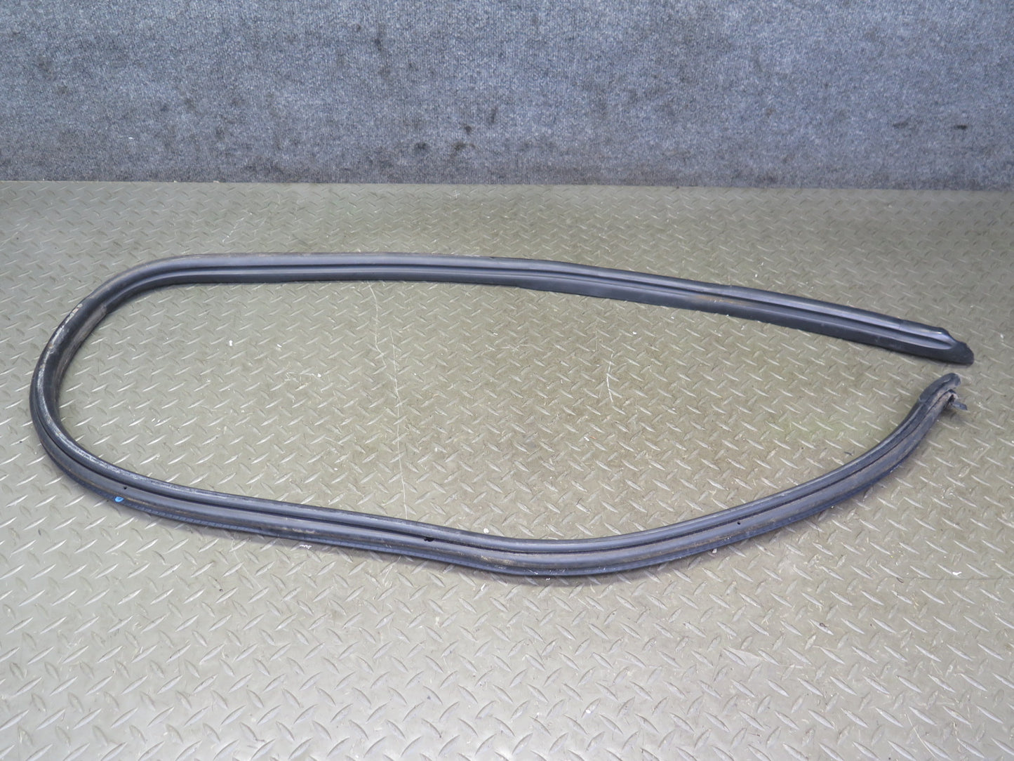 1999-2005 Porsche 911 996 Convertble Left Door Weatherstrip Rubber Seal Gasket
