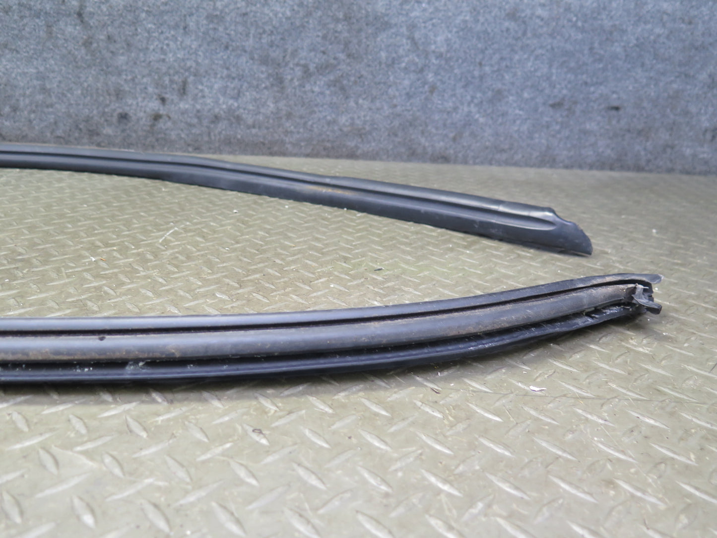 1999-2005 Porsche 911 996 Convertble Left Door Weatherstrip Rubber Seal Gasket