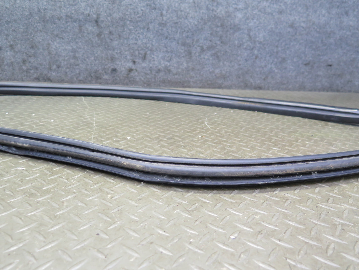 1999-2005 Porsche 911 996 Convertble Left Door Weatherstrip Rubber Seal Gasket