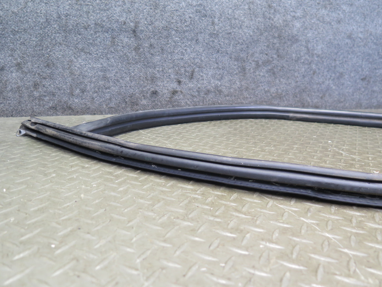 1999-2005 Porsche 911 996 Convertble Left Door Weatherstrip Rubber Seal Gasket