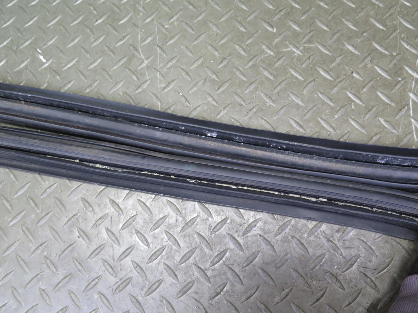 1999-2005 Porsche 911 996 Convertble Left Door Weatherstrip Rubber Seal Gasket