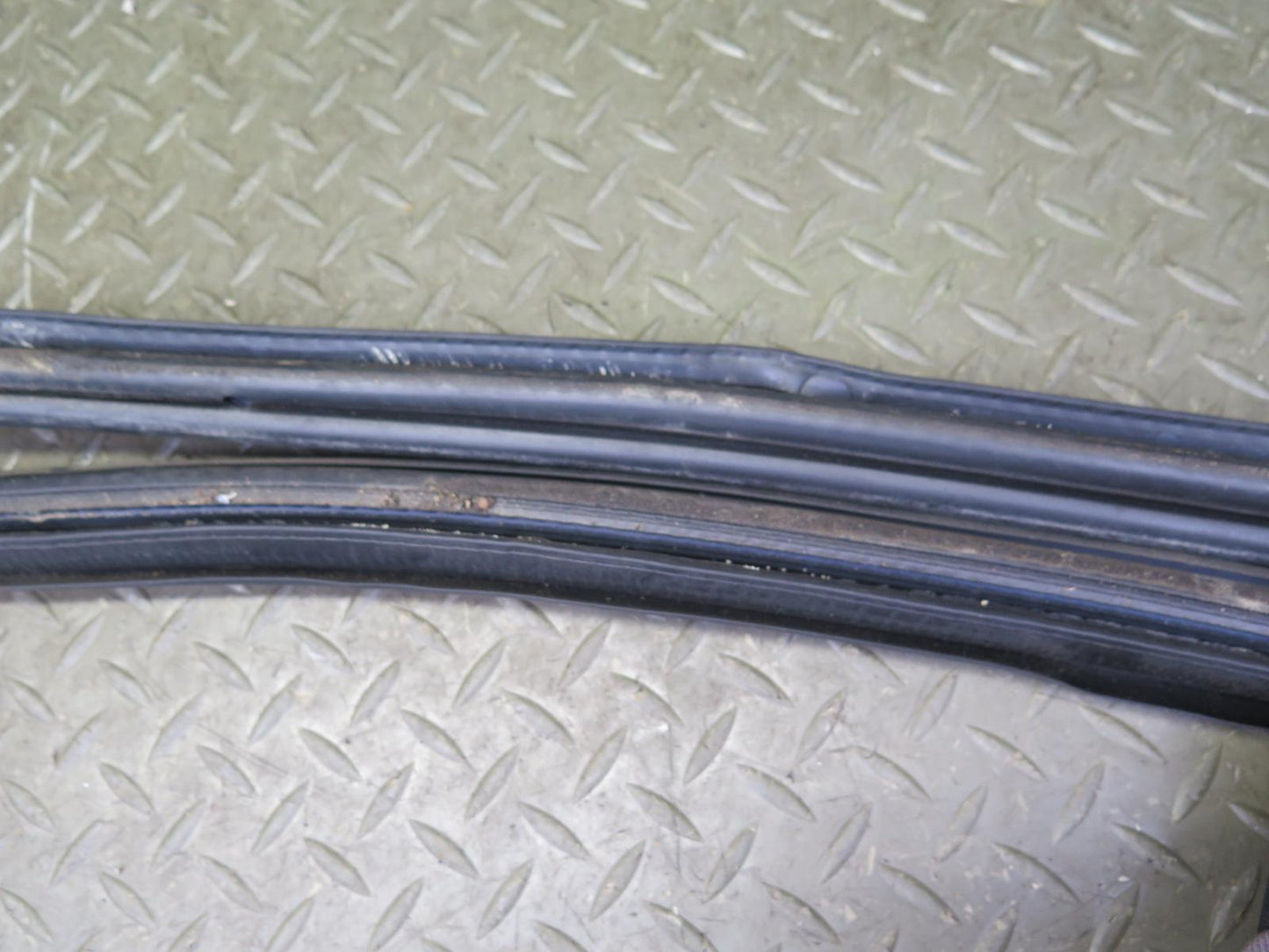 1999-2005 Porsche 911 996 Convertble Left Door Weatherstrip Rubber Seal Gasket