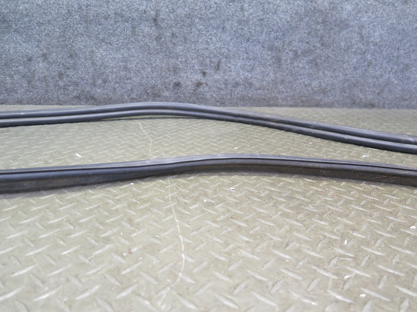 1999-2004 Porsche 911 996 Convertible TOP Roof Weatherstrip Rubber Seal Gasket