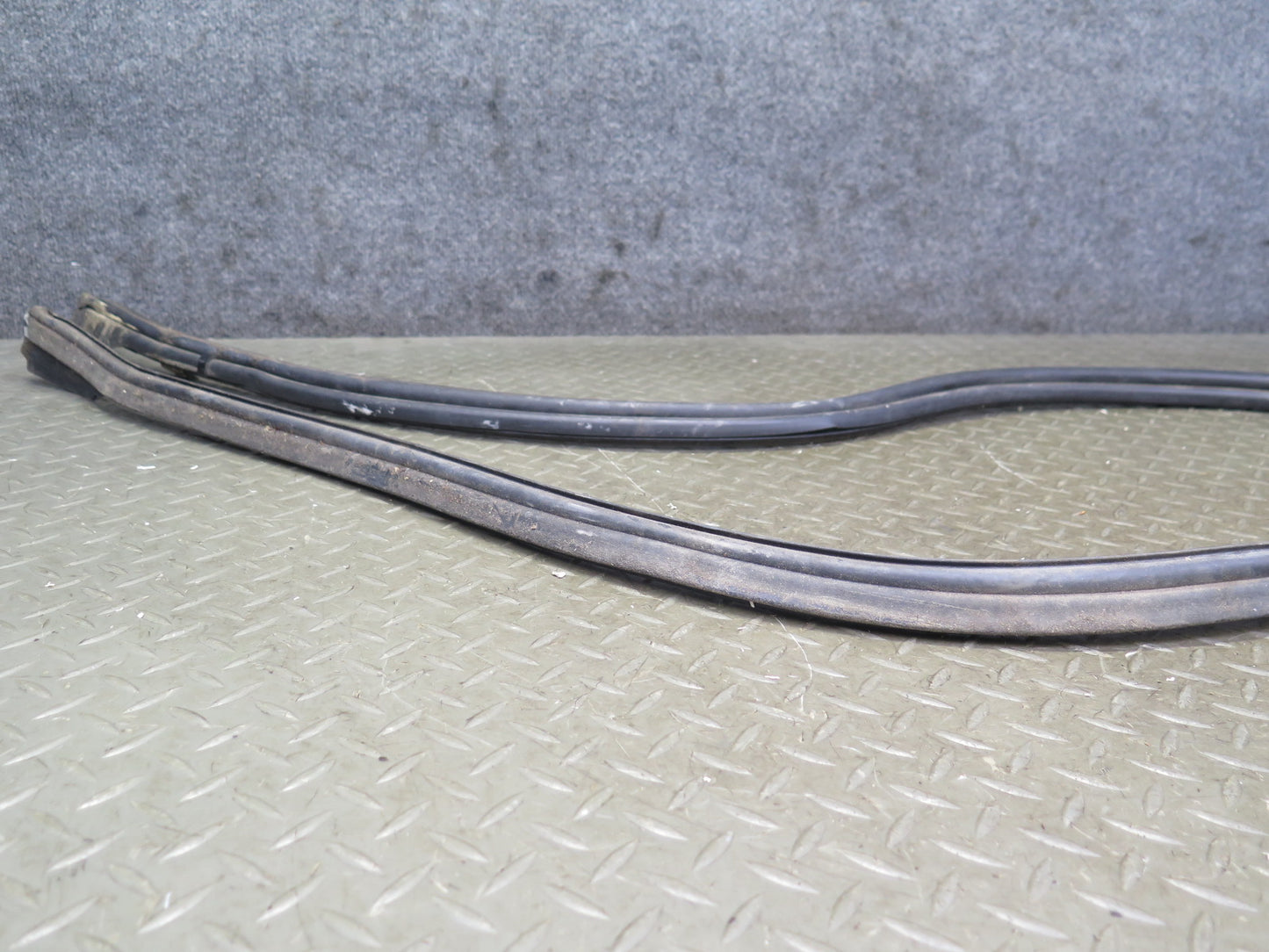 1999-2004 Porsche 911 996 Convertible TOP Roof Weatherstrip Rubber Seal Gasket