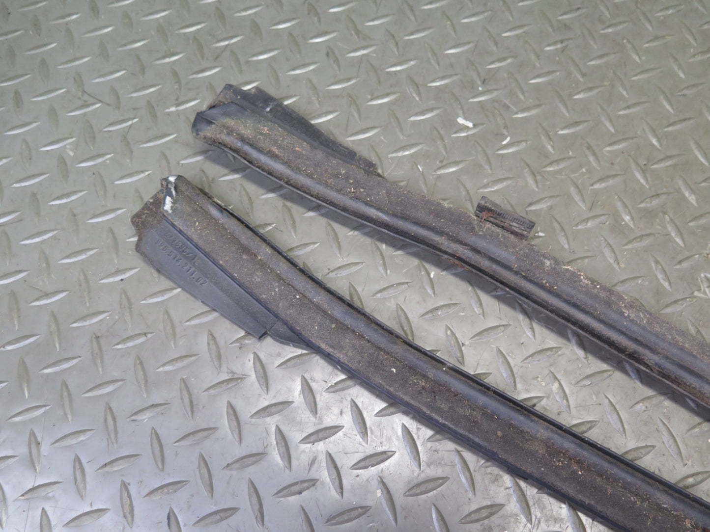 1999-2004 Porsche 911 996 Convertible TOP Roof Weatherstrip Rubber Seal Gasket