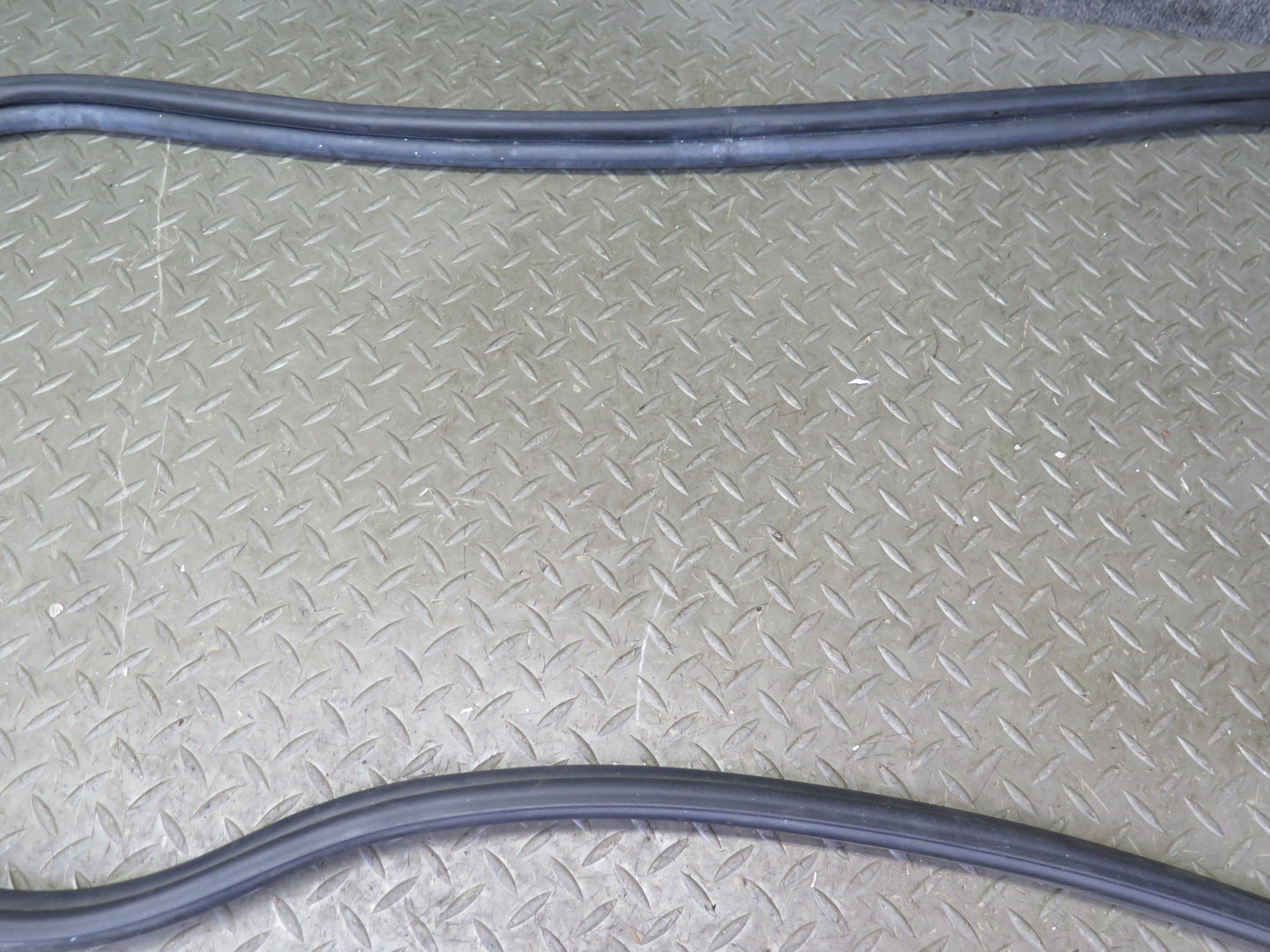 1999-2005 Porsche 911 996 Convertible Rear Trunk Weatherstrip Rubber Seal