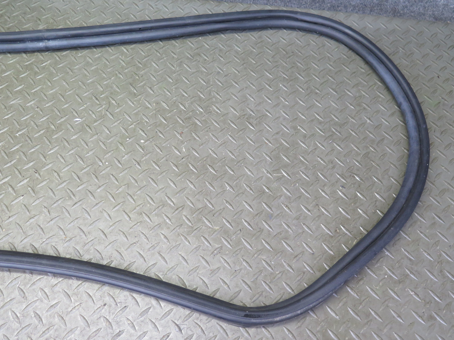1999-2005 Porsche 911 996 Convertible Rear Trunk Weatherstrip Rubber Seal