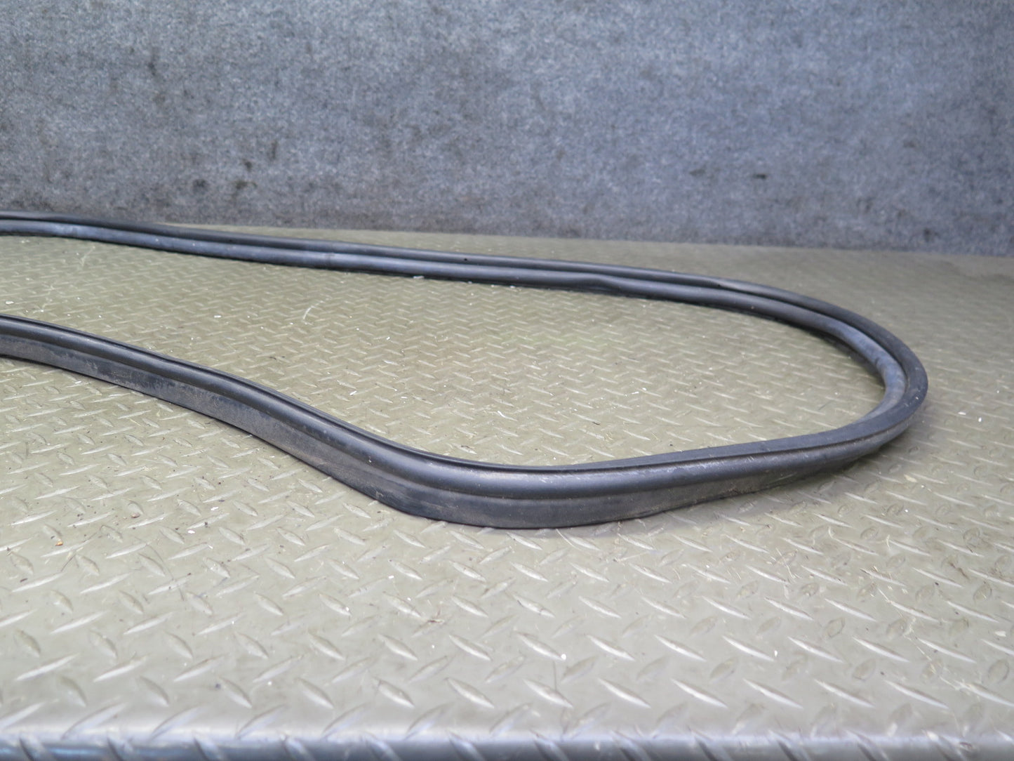 1999-2005 Porsche 911 996 Convertible Rear Trunk Weatherstrip Rubber Seal