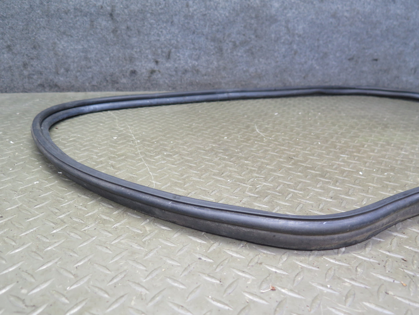 1999-2005 Porsche 911 996 Convertible Rear Trunk Weatherstrip Rubber Seal