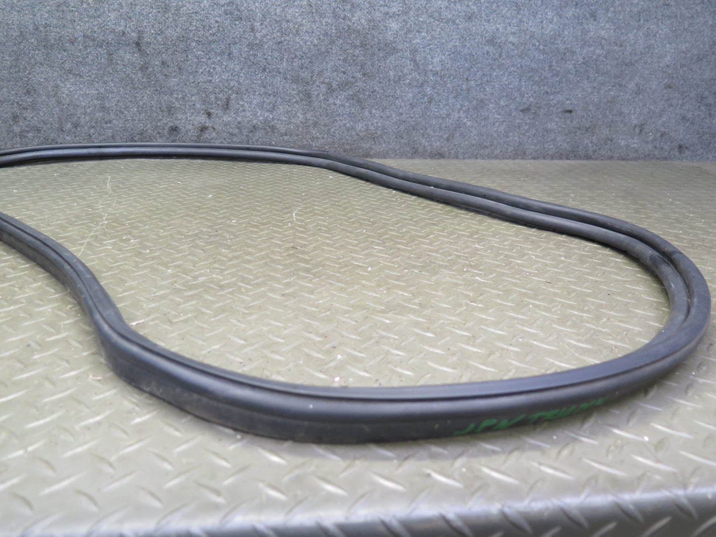 1999-2005 Porsche 911 996 Convertible Rear Trunk Weatherstrip Rubber Seal