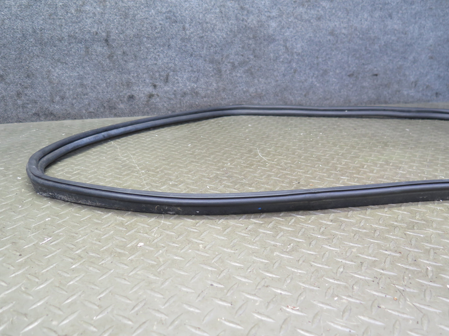 1999-2005 Porsche 911 996 Convertible Rear Trunk Weatherstrip Rubber Seal