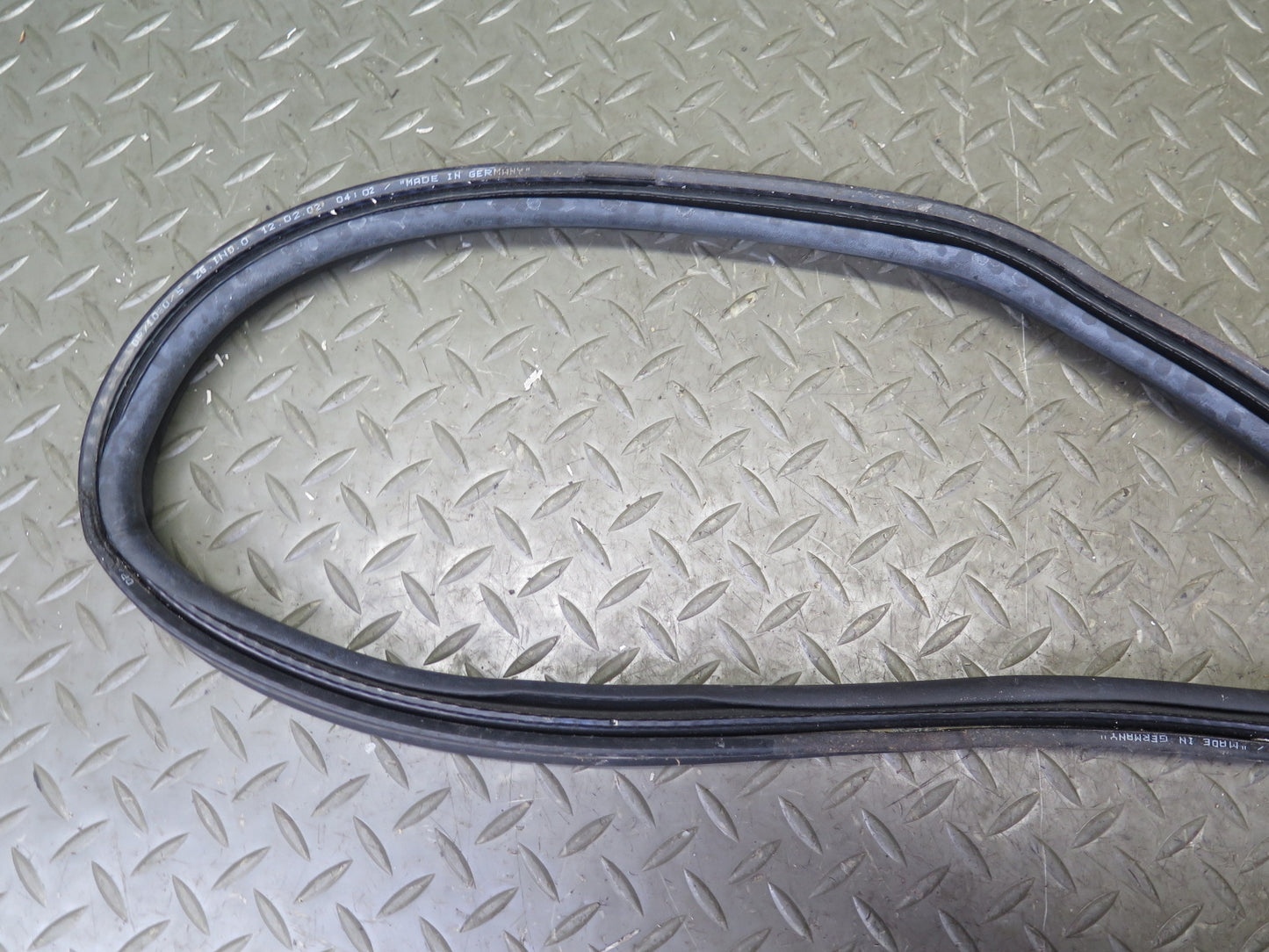 1999-2005 Porsche 911 996 Convertible Rear Trunk Weatherstrip Rubber Seal