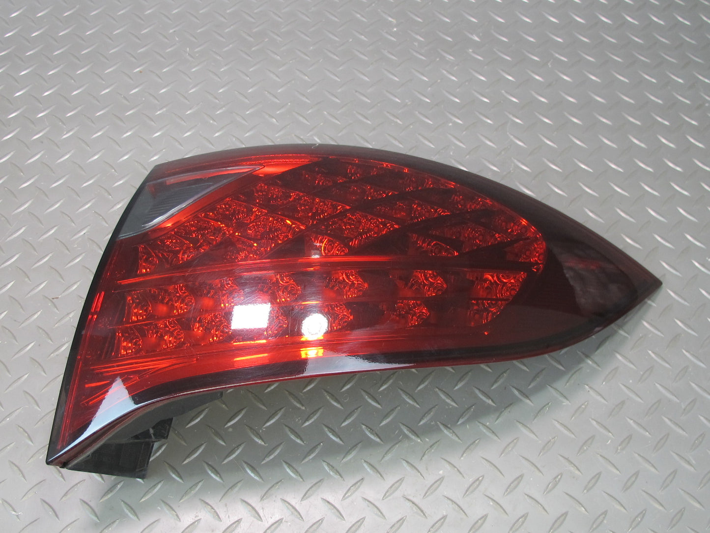 2011-2014 Porsche Cayenne 958 Rear Right Passenger Side Outer Tail Light Lamp