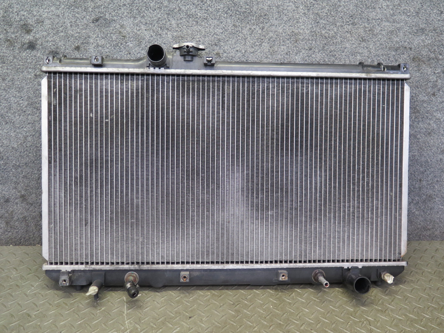 01-05 Lexus JCE10L IS300 Aftermarket Engine Cooling Radiator