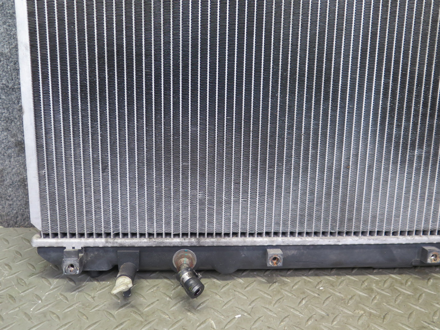 01-05 Lexus JCE10L IS300 Aftermarket Engine Cooling Radiator