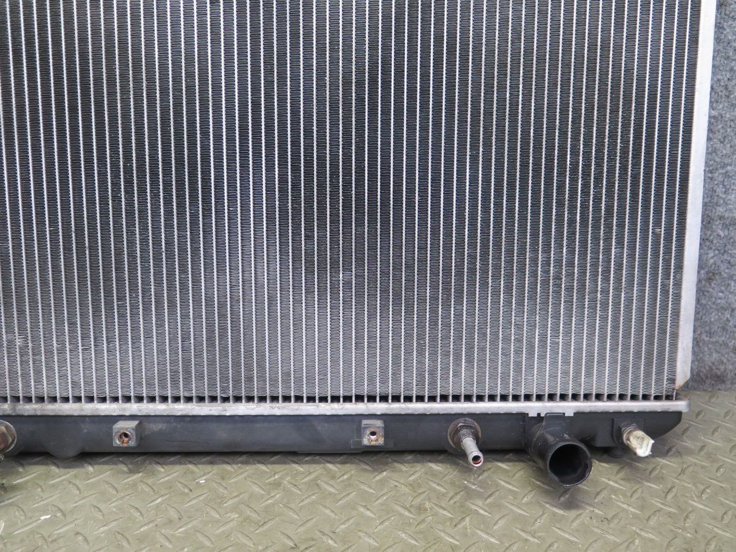 01-05 Lexus JCE10L IS300 Aftermarket Engine Cooling Radiator