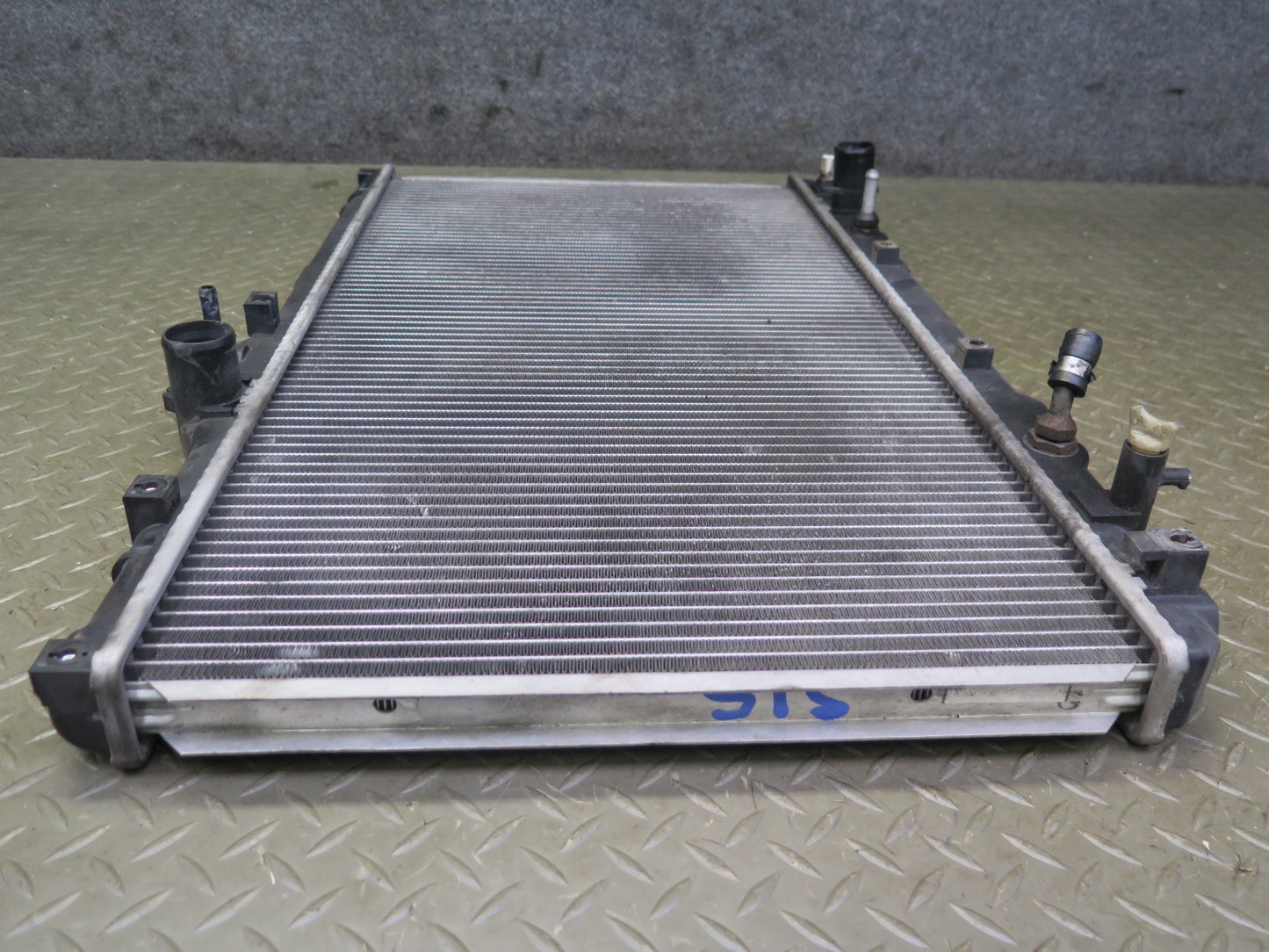 01-05 Lexus JCE10L IS300 Aftermarket Engine Cooling Radiator