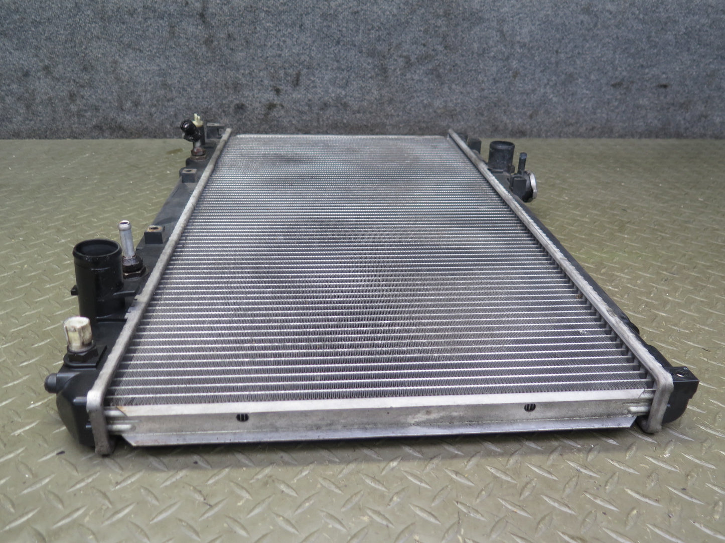 01-05 Lexus JCE10L IS300 Aftermarket Engine Cooling Radiator