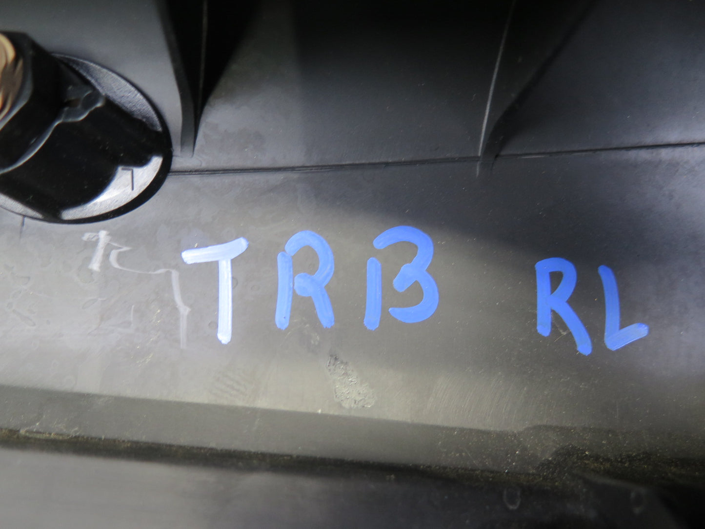 01-03 BMW E46 330ci Convertible Rear Left Lateral Trim Cover Beige 8240789 OEM