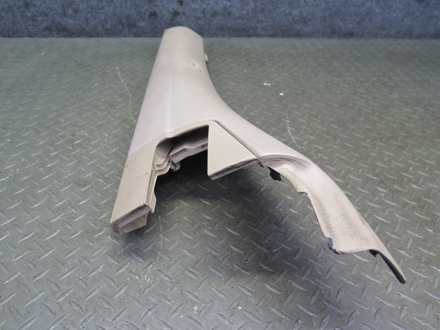 01-03 BMW E46 330ci Convertible Rear Left Lateral Trim Cover Beige 8240789 OEM
