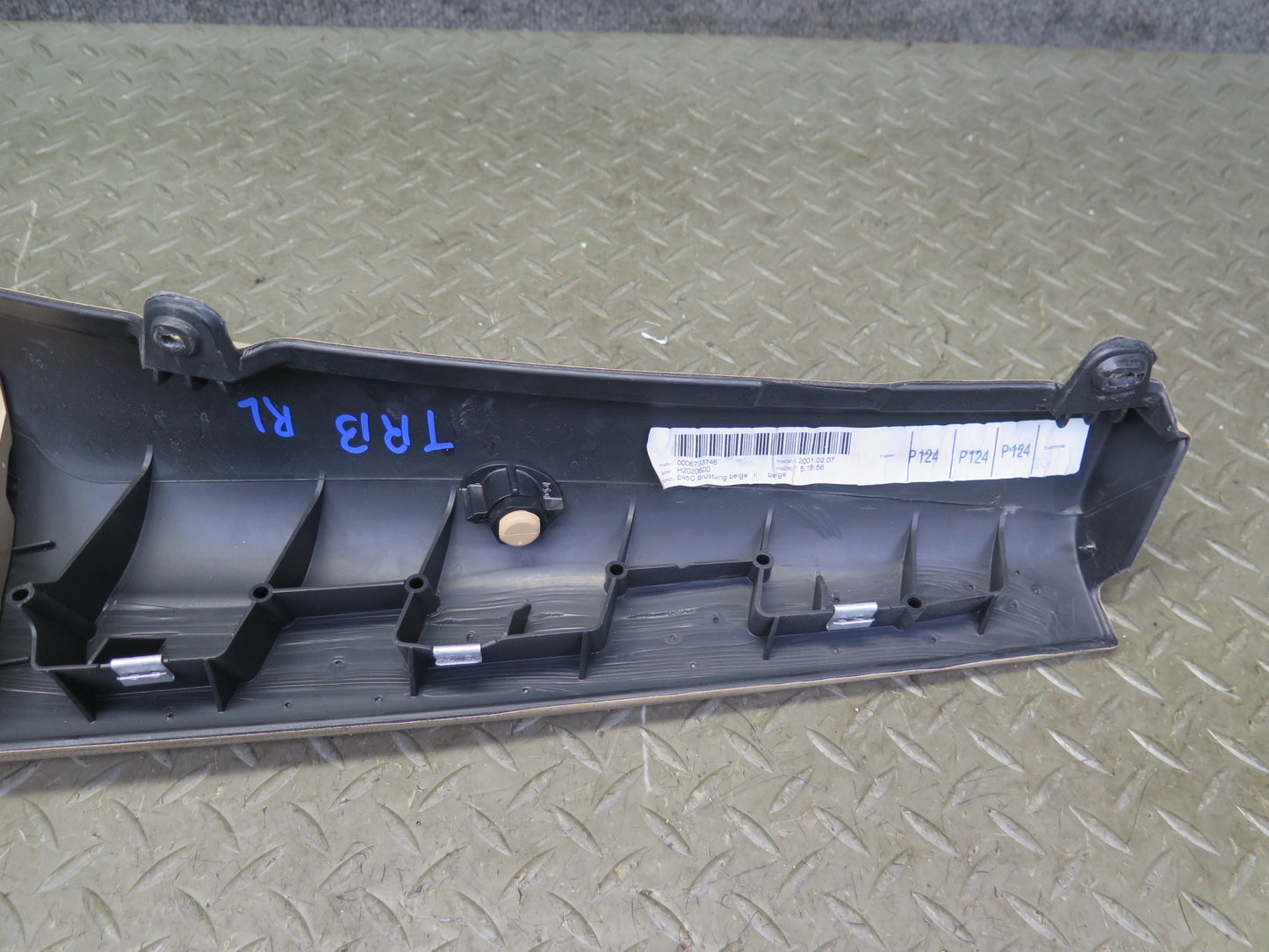 01-03 BMW E46 330ci Convertible Rear Left Lateral Trim Cover Beige 8240789 OEM