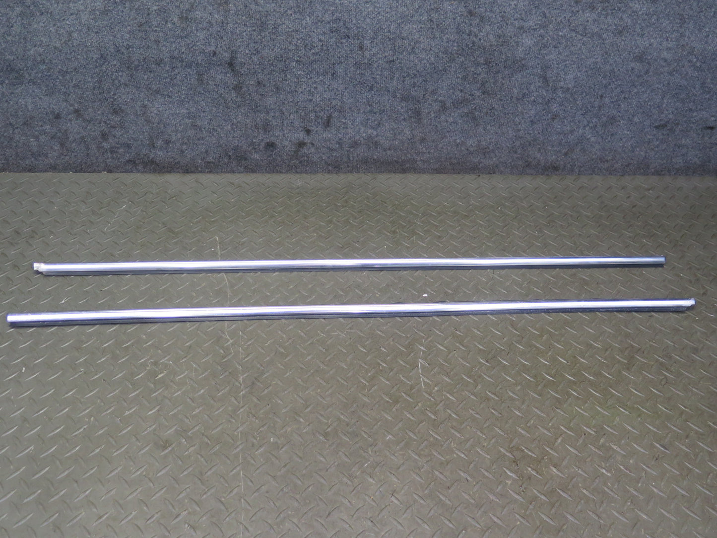 01-06 BMW E46 330ci Convert Set of 2 Door Weatherstrip Molding Trim Chrome OEM